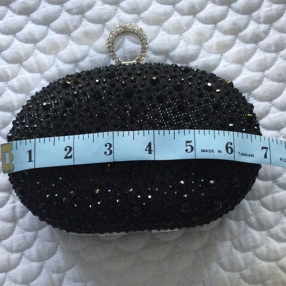 Elegant evening clutch with crossbody chain - Picture 7 of 8